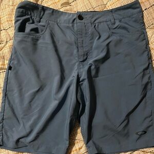 Oakley Men’s shorts, size 38, blue.